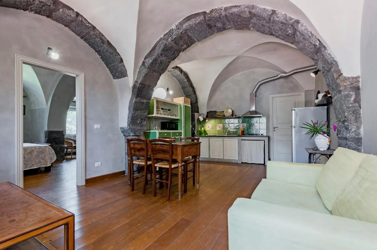Gli Iris Apartments By Wonderful Italy Linguaglossa Italien
