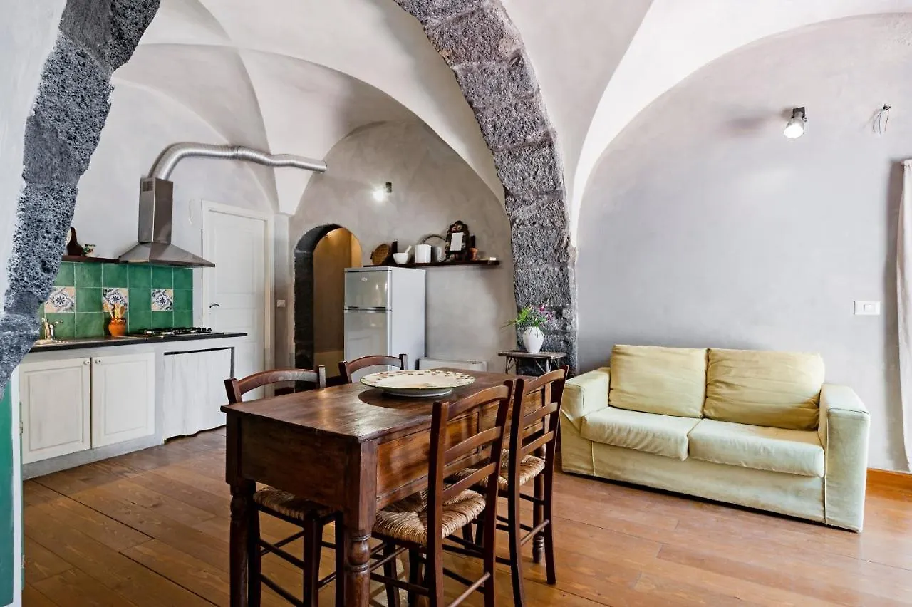 Gli Iris Apartments By Wonderful Italy Linguaglossa Italien